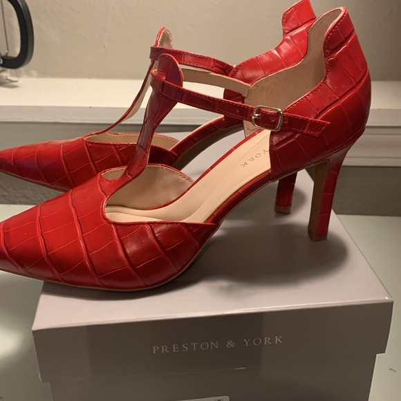 PRESTON AND YORK RED CROC PUMPS - Picture 3 of 5